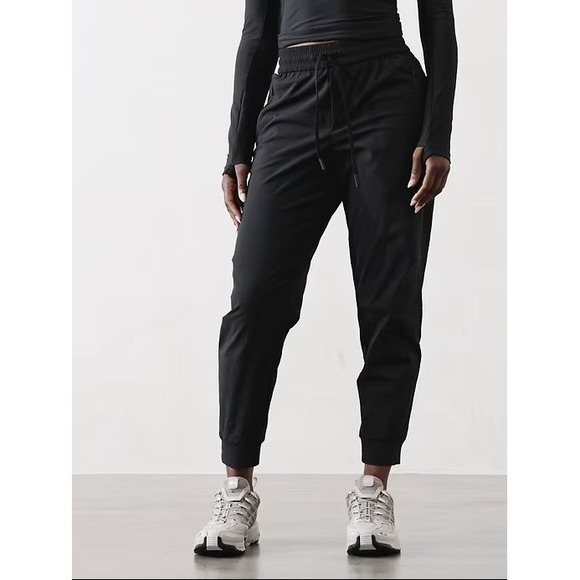 Athleta Pants - NWT Athleta 2025 Trekkie Relaxed Mid Rise Jogger Pants Black S Ripstop Stretch